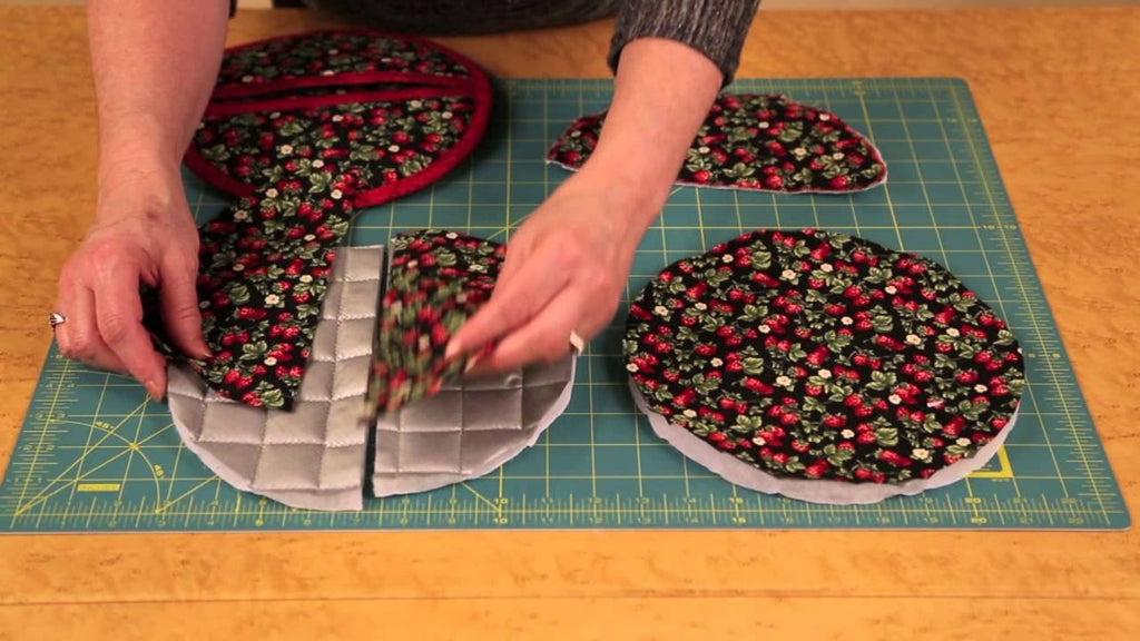 Stitch this quilted pot holder using simple techniques in only 60 minutes
