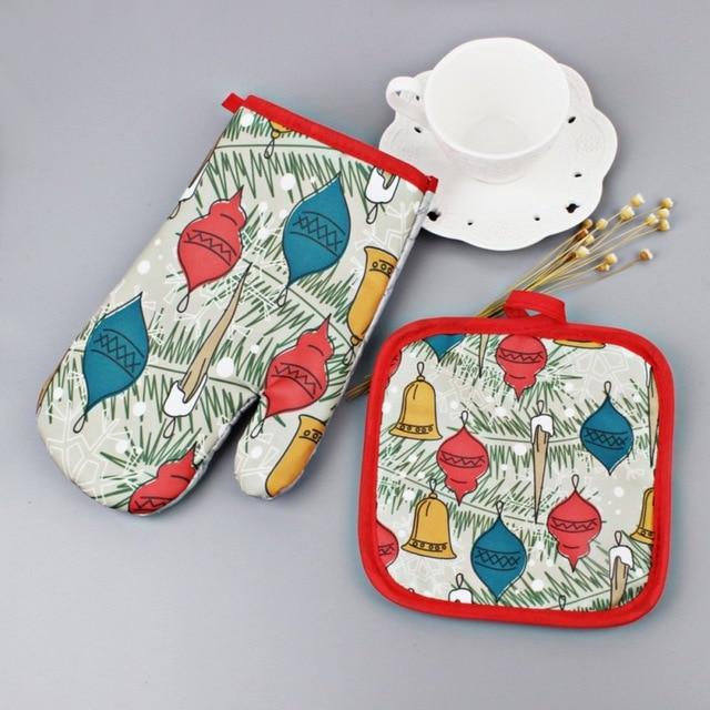 CHRISTMAS ANTI HEAT PADDED OVEN MITTS